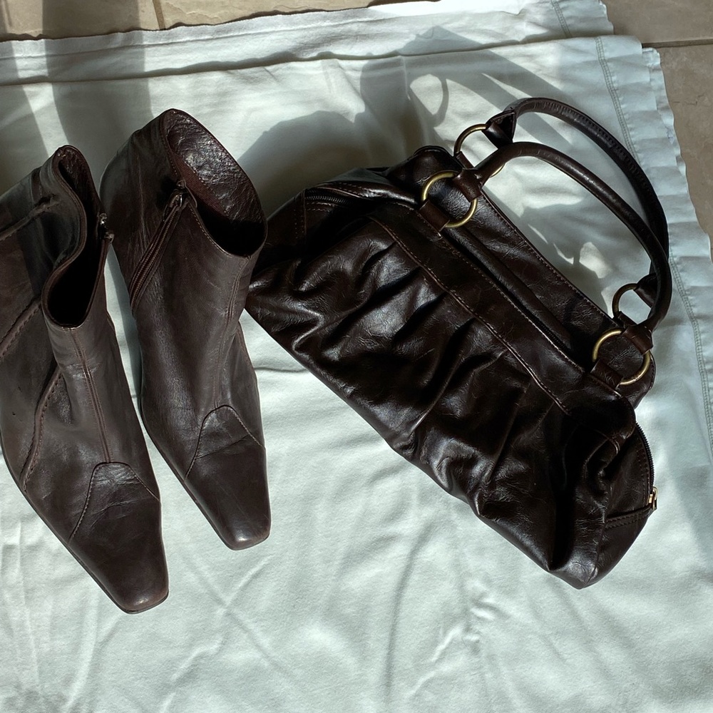Davella Brown Leather Boots with matching Purse